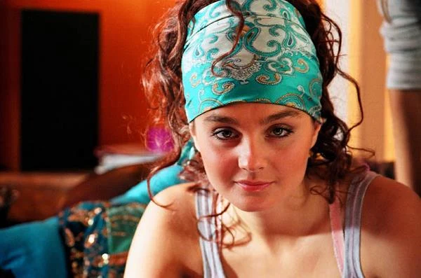 Jedną z głównych ról Socha zagrała też w "Zakręconych", opowiadajacych o czterech atrakcyjnych, młodych dziewczynach, które rozpoczynają samodzielne życie i postanawiają wspólnie wynająć mieszkanie. Partnerowały jej m.in. Katarzyna Glinka i Weronika Książkiewicz.