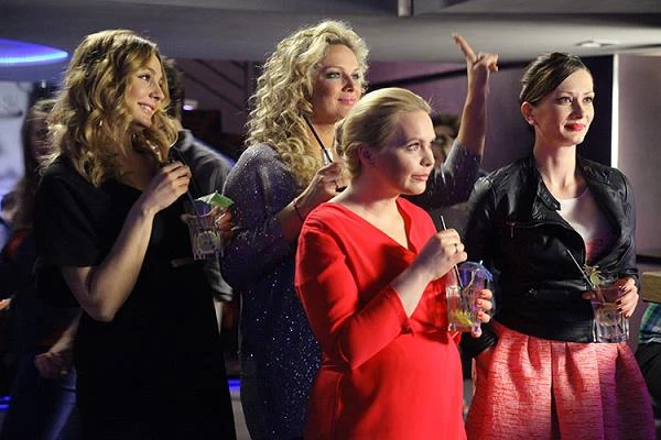 W ostatnim z wspomnianych seriali, opowiadajacym o kobietach po trzydziestce, które przyjaźniły w liceum, a po spotkaniu klasowym odnowiły swój kontakt, Socha występuje wspólnie z Joanną Liszowską, Magdaleną Stużyńską oraz Anitą Sokołowską.