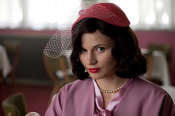 Natalia Rybicka w scenie z filmu "Excentrycy"