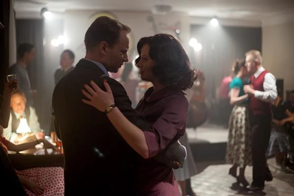 Maciej Stuhr i Natalia Rybicka w scenie z filmu "Excentrycy"