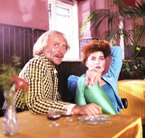 W 1988 roku Jerzy Kryszak znalazł się w obsadzie reżyserskiego debiutu Krzysztoa Krauze "Nowy Jork, czwarta rano". Przypadła mu w udziale rola perkusisty Fabiana. W latach 90. aktor zniknął z kinowych ekranów. Do zawodu wrócił w XXI wieku, przyjmując propozycje gościnnych występów w serialach, m.in. "Kasia i Tomek", "Daleko od noszy", "Kryminalni" oraz "Synowie".