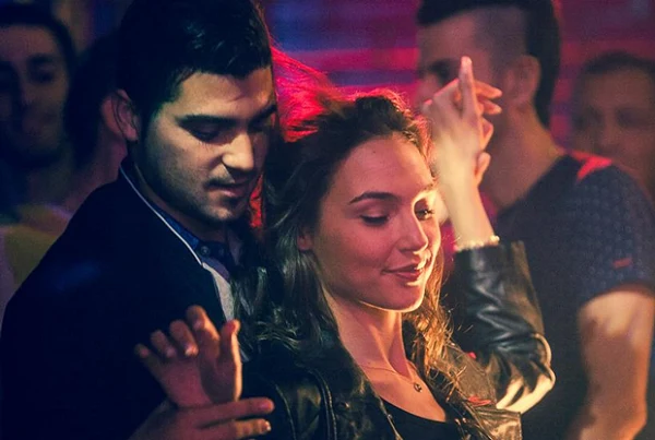 Po kilku występach w filmach hollywoodzkich, w 2014 roku aktorka w końcu zagrała w produkcji izraelskiej. W komedii "Shoshana Chalutz Merkazi", opowiadajacej o piłkarzu, który zostaje zmuszony przez mafijnego bossa do udawania homoseksualisty, co stanowi karę za flirtowanie z jego piękną dziewczyną, wcieliła się tą ostatnią.