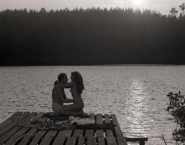 Urodę aktorki mogliśmy podziwiać w zapomnianym dziś telewizyjnym filmie Jacka Bromskiego "Ceremonia pogrzebowa" (1984), gdzie wcieliła się w postać kochanki bohatera granego przez Piotra Machalicę.