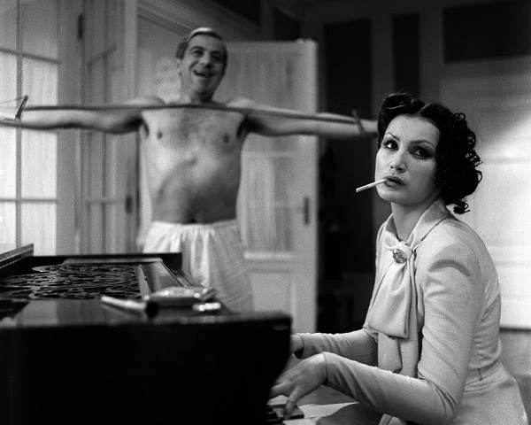 W historycznym kostiumie Pieczyńska zaprezentowała się kolejnej produkcji - "Barytonie" (1984) w reżyserii Janusza Zaorskiego. W filmie, za którego scenariusz odpowiadał Feliks Falk, aktorka wcieliła się w postać pieknej i występnej żony tytułowego śpiewaka operowego Taviatiniego (Zbigniew Zapasiewicz).