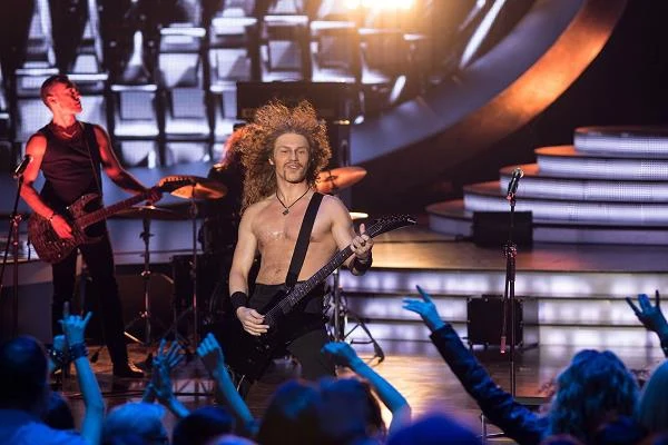 Grzegorz Wilk jako James Hetfield, lider zespołu "Metallica"