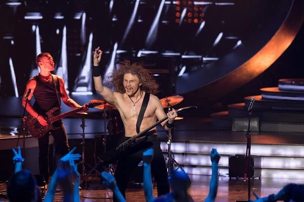 Grzegorz Wilk jako James Hetfield, lider zespołu "Metallica"