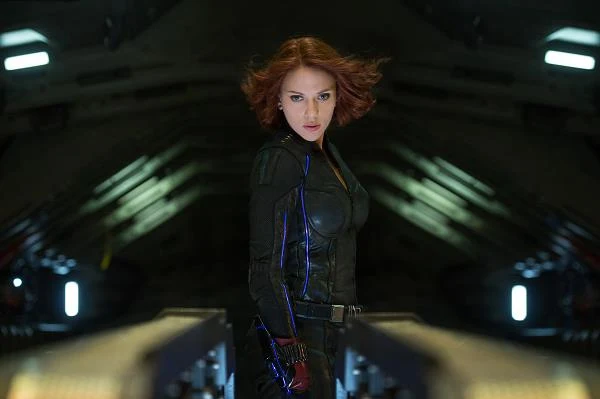 Scarlett Johansson w scenie z filmu "Avengers: Czas Ultrona"
