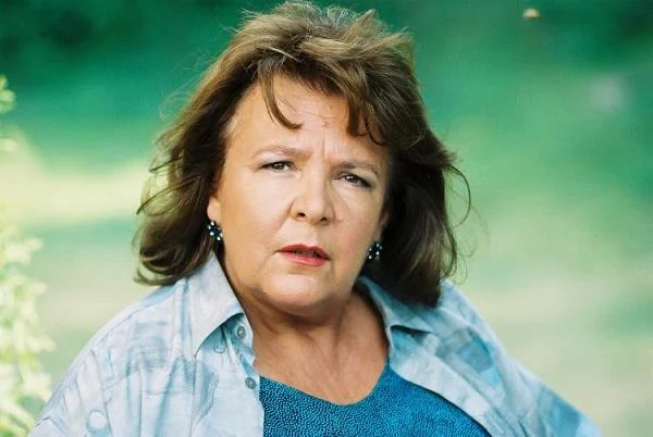 Gwiazda wystąpiła również w dwóch popularnych ekranizacjach prozy Katarzyny Grocholi: "Nigdy w życiu!" (2004) Ryszarda Zatorskiego i "Ja wam pokażę!" (2006) Denisa Delica, za każdym razem wcielając się w matkę głównej bohaterki, Judyty.