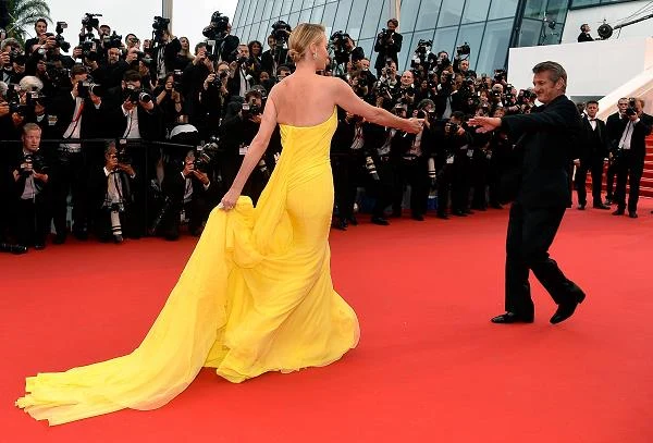 Charlize Theron i Sean Penn na czerwonym dywanie w Cannes - fot. Pascal Le Segretain