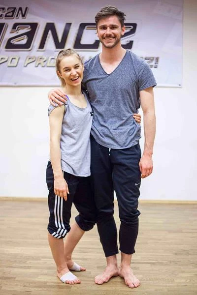 Już w poniedziałek, 18 maja, w odcinku na żywo dowiemy się, kto dostanie się do półfinału programu TVN "You Can Dance". W ćwierćfinale finaliści poprzednich edycji zatańczą z obecnymi uczestnikami show. Kto zawalczy o 100 tysięcy złotych oraz staż w Broadway Dance Center? Na zdjęciu Natalia Gap i Łukasz Zięba, fot. Joolie photo Już w poniedziałek, 18 maja, w odcinku na żywo dowiemy się, kto dostanie się do półfinału programu TVN "You Can Dance". W ćwierćfinale finaliści poprzednich edycji zatańczą z obecnymi uczestnikami show. Kto zawalczy o 100 tysięcy złotych oraz staż w Broadway Dance Center? Na zdjęciu Natalia Gap i Łukasz Zięba, fot. Joolie photo