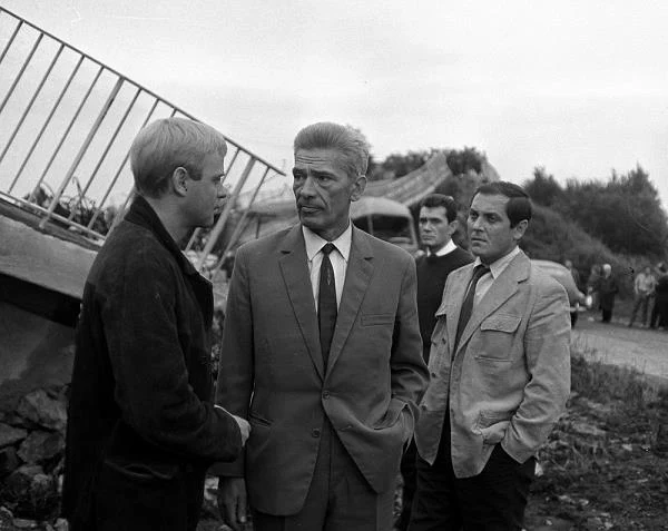 W 1965 roku powstała "Katastrofa" - rozgrywający się w środowisku inteligencji technicznej dramat psychologiczno - społeczny, podejmujący problem odpowiedzialności i postaw moralnych ukazany na przykładzie poważnej katastrofy budowlanej.