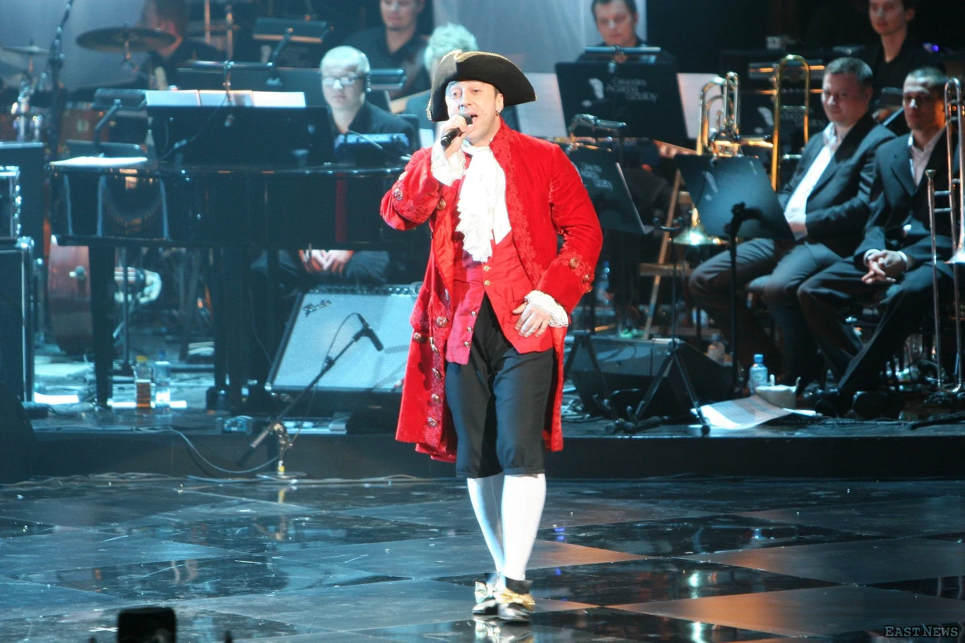 "Pewności siebie nauczyłem się będąc muzykiem disco polo. Początki były bardzo trudne, musiałem uczyć się bycia gwiazdą, bycia celebrytą" - mówi o sobie lider Boys