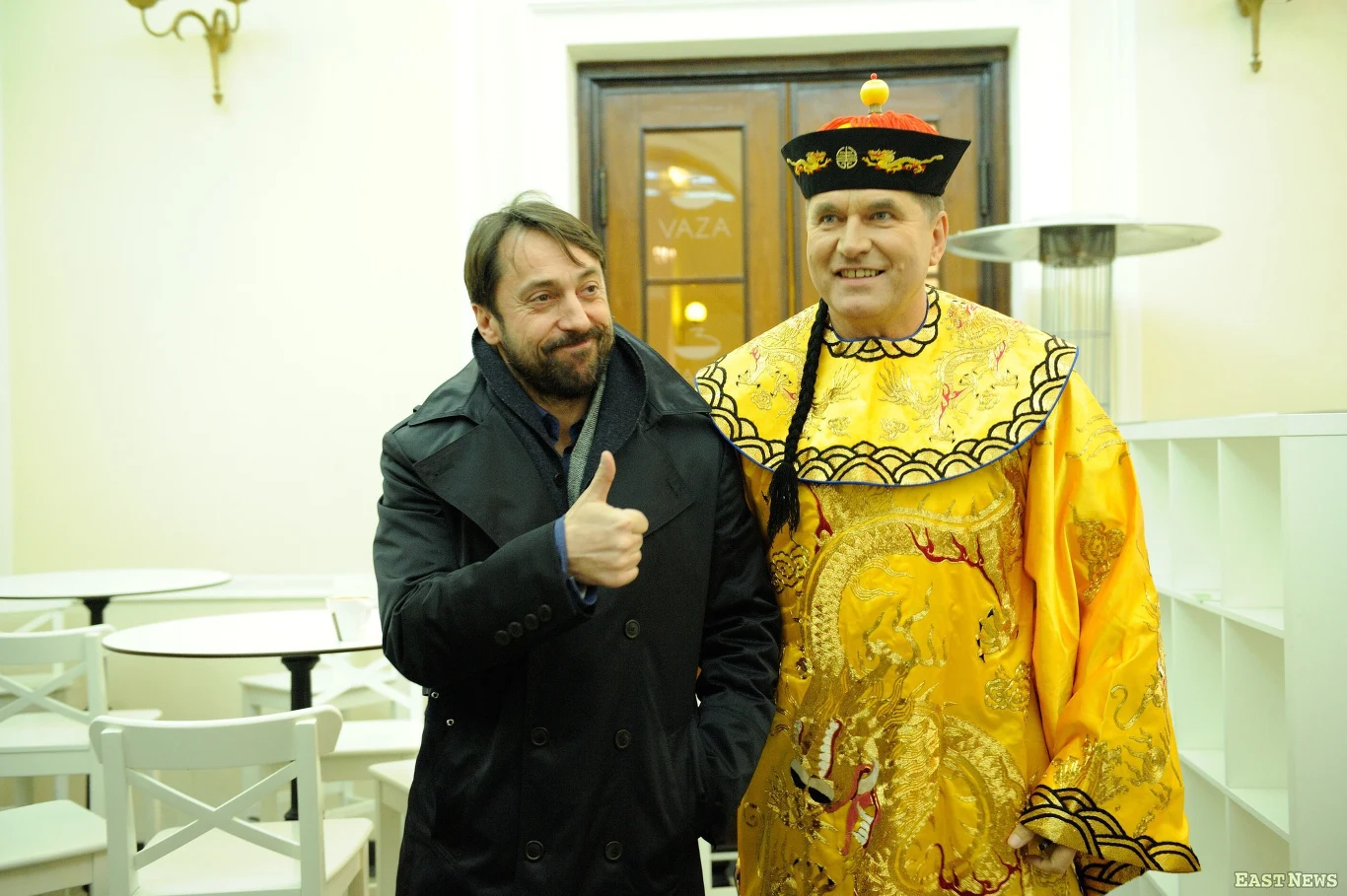 "Wielu dziennikarzy zrobiło mi pod górkę, wiele artykułów ukazało się bez mojej wiedzy, wiele artykułów nie zostało przeze mnie autoryzowanych" - przyznaje Miller (na zdjęciu z innym gwiazdorem disco polo, Sławomirem Świerzyńskim z grupy Bayer Full)