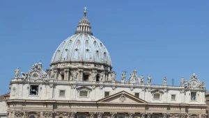Watykan nie odniósł się do relacji mediów na temat kardynała Versaldiego
