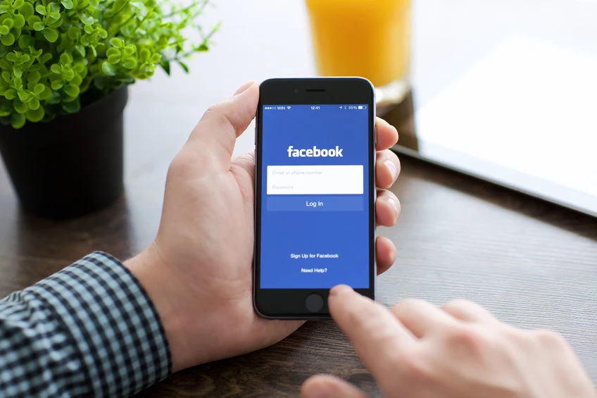 Blokowanie konta po wpisaniu zakazanej frazy dotyczy także aplikacji Messenger na urządzeniach mobilnych. Blokowanie konta po wpisaniu zakazanej frazy dotyczy także aplikacji Messenger na urządzeniach mobilnych.