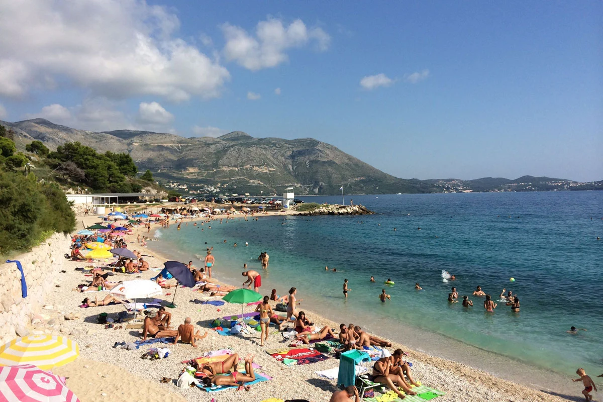Chorwackie plaże przyciągają turystów. Chorwackie plaże przyciągają turystów.