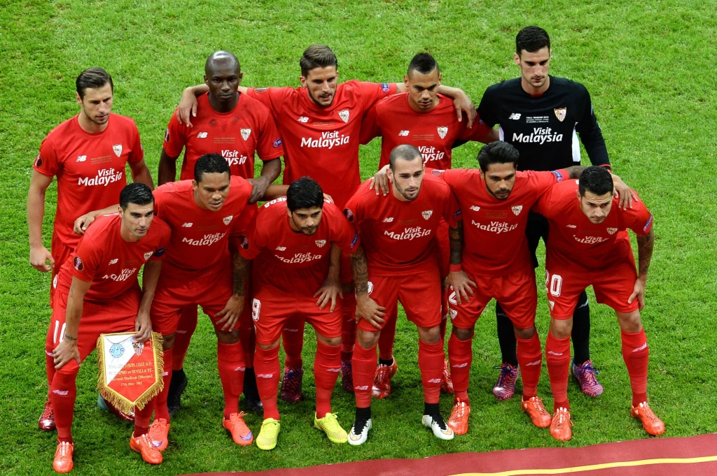 Dwa gole dla obrońców tytułu zdobył Carlos Bacca. Na listę strzelców wpisał się także Grzegorz Krychowiak.