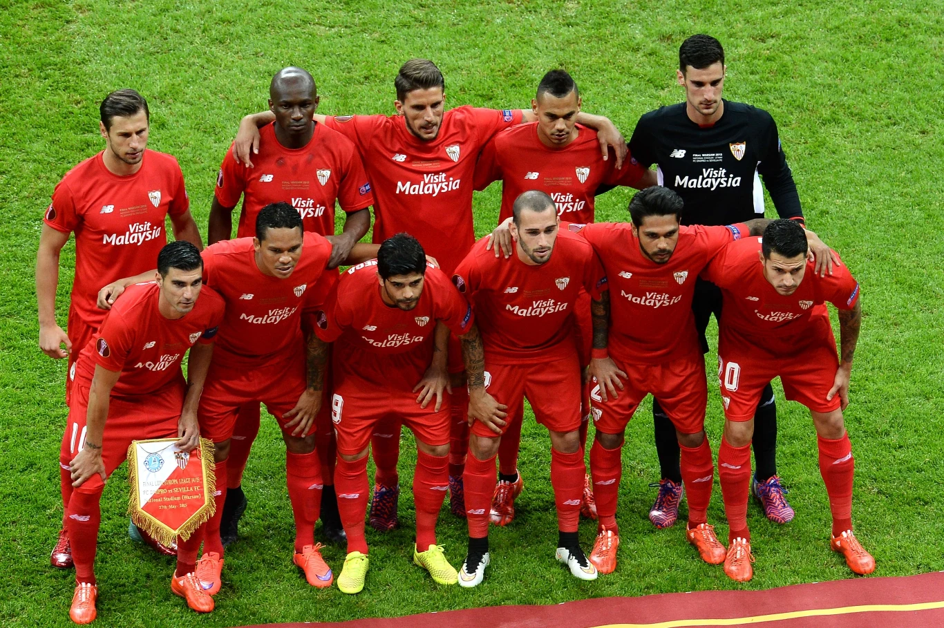 Dwa gole dla obrońców tytułu zdobył Carlos Bacca. Na listę strzelców wpisał się także Grzegorz Krychowiak.