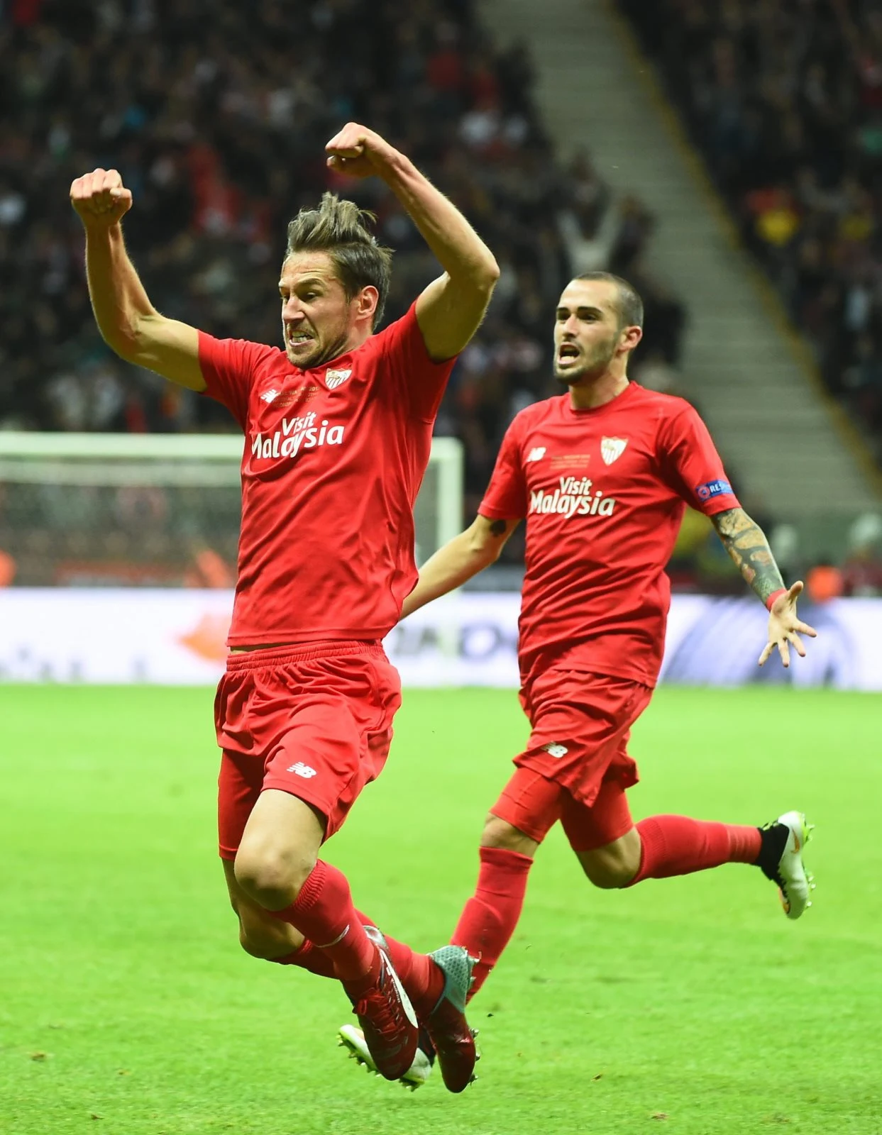 Grzegorz Krychowiak cieszy się z gola dla Sevilli