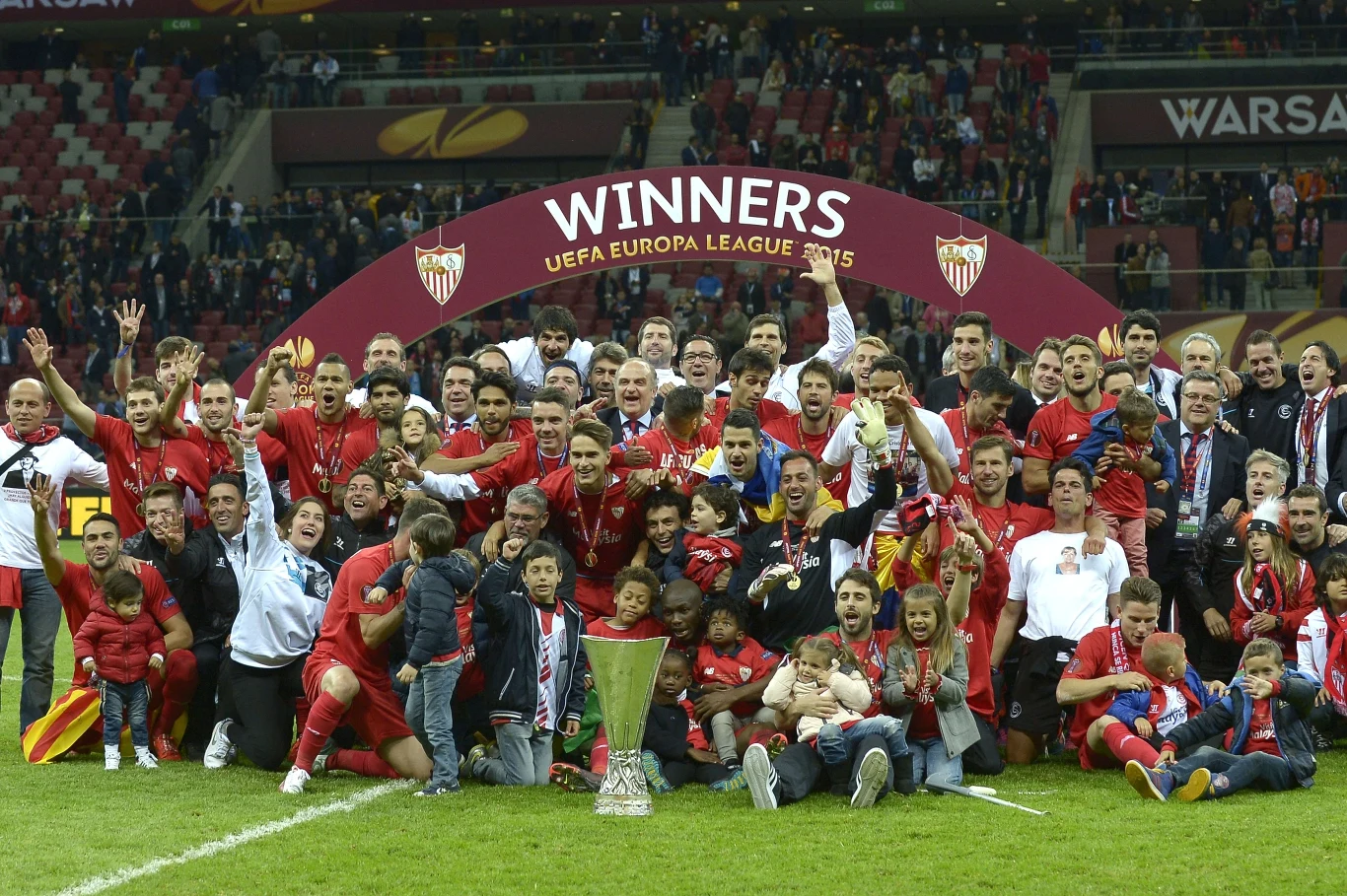 Piłkarze Sevilli zdobyli trofeum po raz czwarty w historii, wliczając sukcesy w Pucharze UEFA, którego LE jest następcą. Wcześniej zespół z Andaluzji triumfował w latach 2006, 2007 i 2014.
