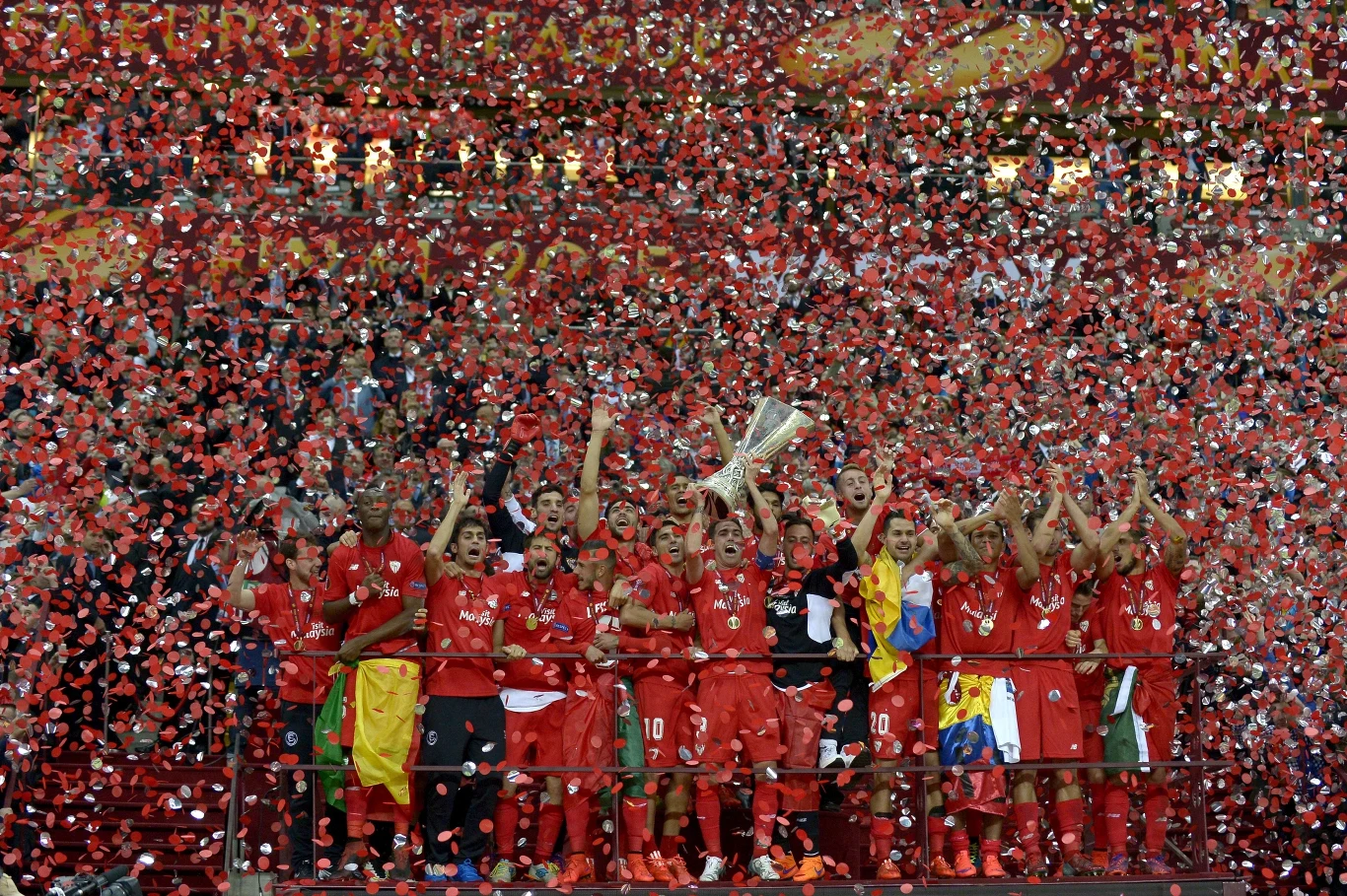 Piłkarze Sevilli zdobyli trofeum po raz czwarty w historii, wliczając sukcesy w Pucharze UEFA, którego LE jest następcą. Wcześniej zespół z Andaluzji triumfował w latach 2006, 2007 i 2014.