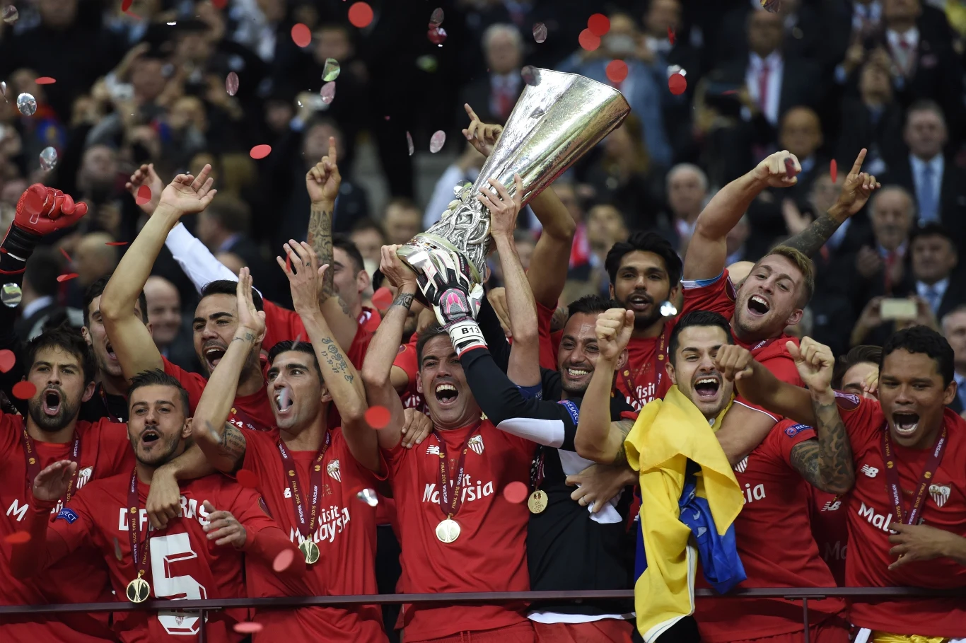 Piłkarze Sevilli zdobyli trofeum po raz czwarty w historii, wliczając sukcesy w Pucharze UEFA, którego LE jest następcą. Wcześniej zespół z Andaluzji triumfował w latach 2006, 2007 i 2014.