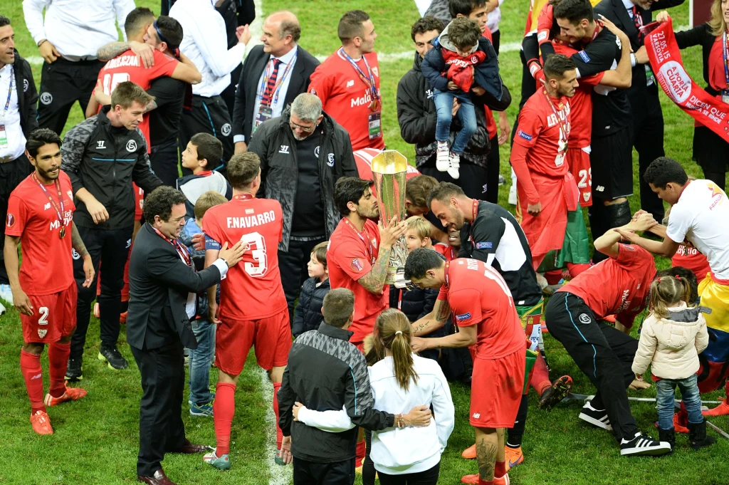 Piłkarze Sevilli zdobyli trofeum po raz czwarty w historii, wliczając sukcesy w Pucharze UEFA, którego LE jest następcą. Wcześniej zespół z Andaluzji triumfował w latach 2006, 2007 i 2014.