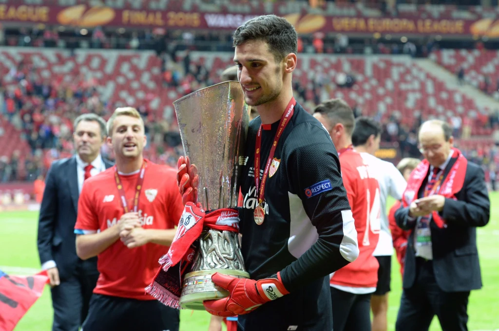 Piłkarze Sevilli zdobyli trofeum po raz czwarty w historii, wliczając sukcesy w Pucharze UEFA, którego LE jest następcą. Wcześniej zespół z Andaluzji triumfował w latach 2006, 2007 i 2014.