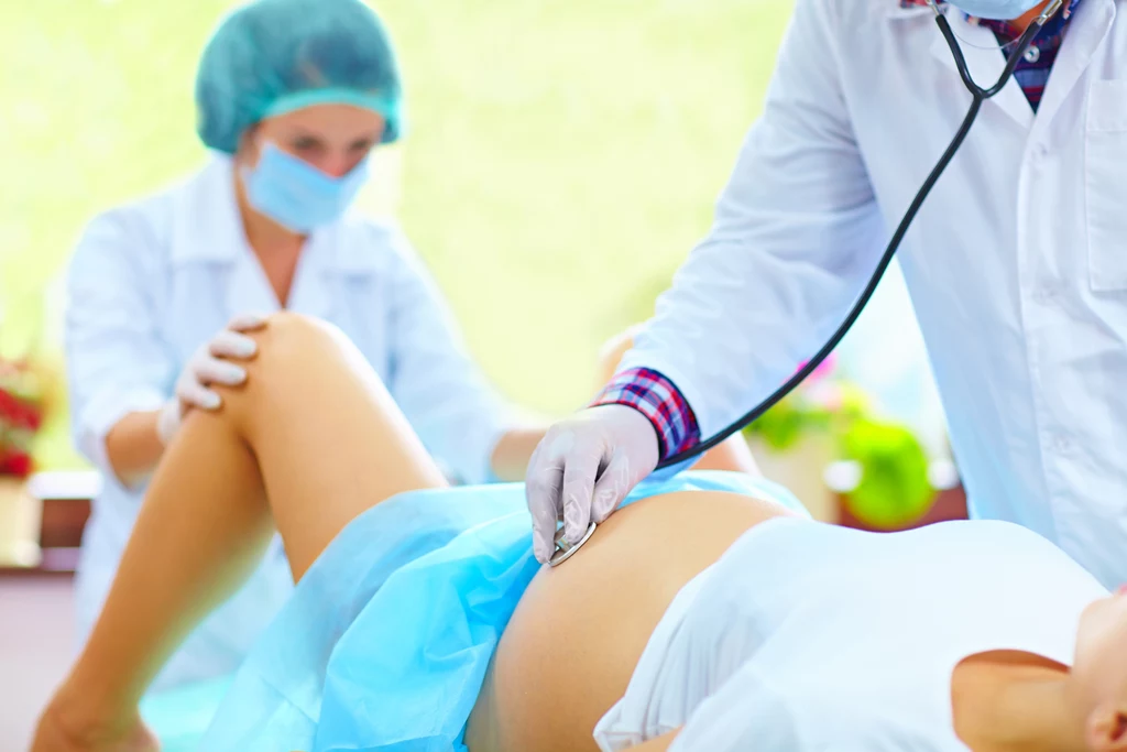 Szacuje się, że w 2013 r. z przyczyn związanych z nieleczeniem AIDS zmarło na świecie około 190 tys. dzieci do 14. roku życia. To ponad 520 dzieci dziennie. Szacuje się, że w 2013 r. z przyczyn związanych z nieleczeniem AIDS zmarło na świecie około 190 tys. dzieci do 14. roku życia. To ponad 520 dzieci dziennie.