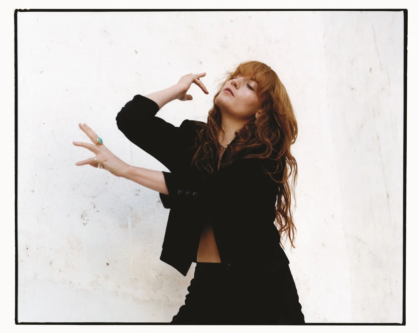 Brytyjka zaliczana jest do gwiazd alternatywnego popu, czego dowodem jest kilkadziesiąt nagród z Brit Awards na czele Brytyjka zaliczana jest do gwiazd alternatywnego popu, czego dowodem jest kilkadziesiąt nagród z Brit Awards na czele