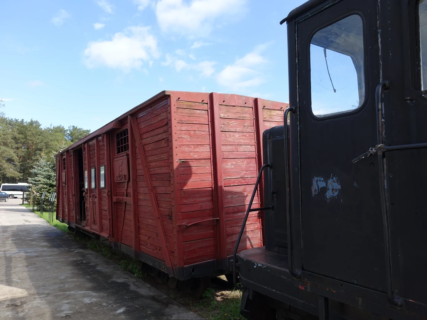 Wagon zwierzęcy. Takimi wagonami w okresie stalinowskim wywieziono na Sybir setki tysięcy ludzi