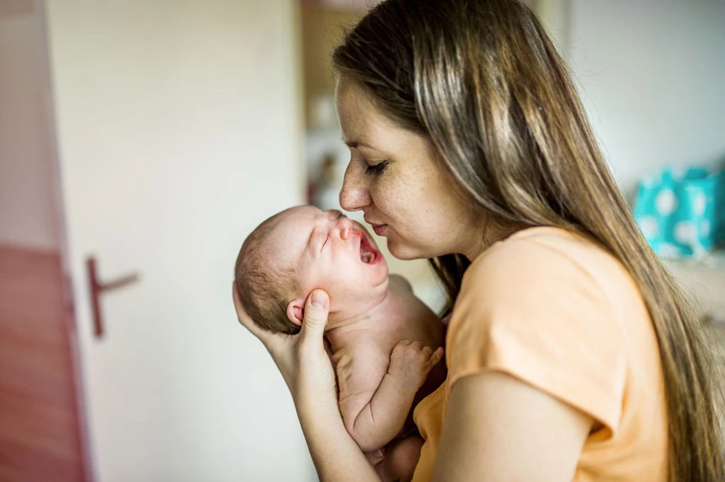 Niepewność, zawieszenie, zwierzęcy strach o to, jaki los czeka maleństwo – tak rodzice dzieci z chorobami rzadkimi wspominają pierwsze chwile macierzyństwa