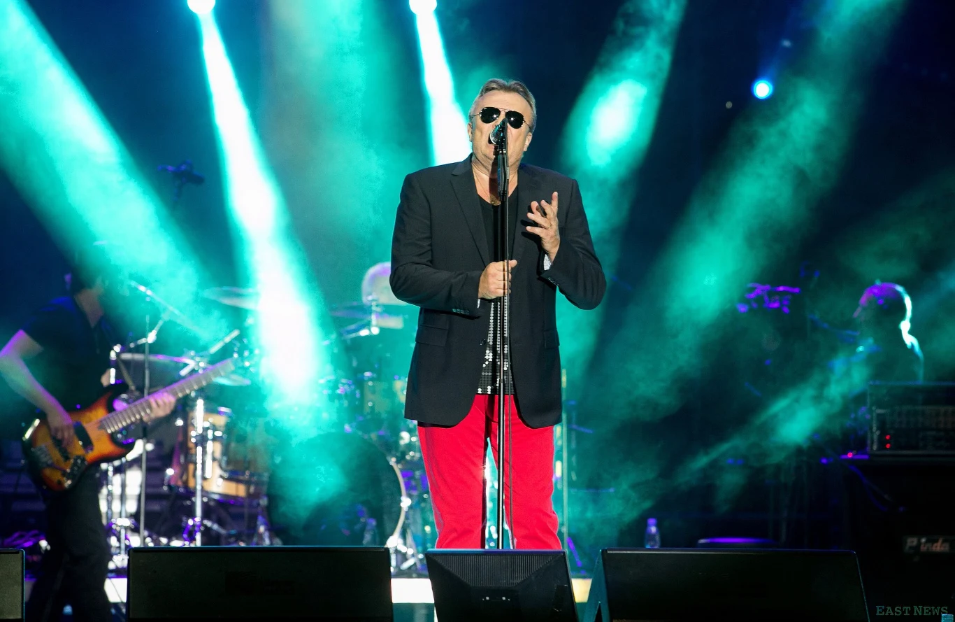 Na ostatni pożegnalny koncert Budki Suflera w Lublinie w 2014 roku Cugowski w swojej stylizacji postawił na mocny kolorystyczny akcent