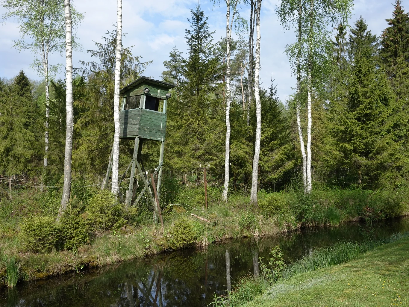 Wieże strażnicze, fragmenty łagrów i inne szczegóły przypominają Sybir