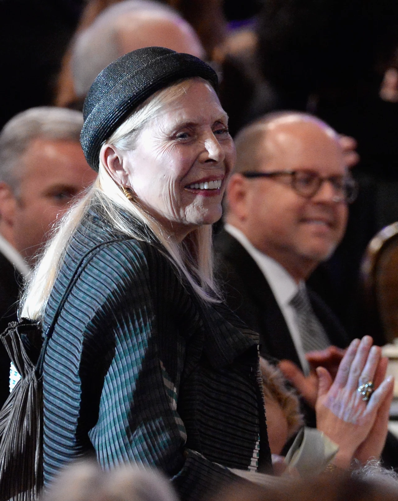 Joni Mitchell wkrótce trafi do kliniki rehabilitacyjnej Joni Mitchell wkrótce trafi do kliniki rehabilitacyjnej