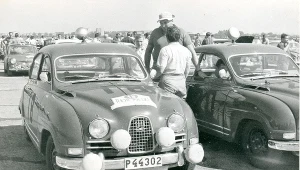 Saabem z nr rejestracyjnych P 44302 startowała Pat Moss-Carlsson, gwiazda rajdów samochodowych w latach 60.