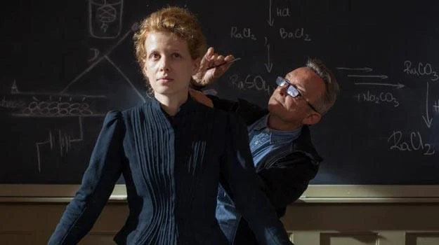 Karolina Gruszka i charakteryzator Waldemar Pokromski na planie "Marii Curie" - fot. G. Hartfiel Karolina Gruszka i charakteryzator Waldemar Pokromski na planie "Marii Curie" - fot. G. Hartfiel