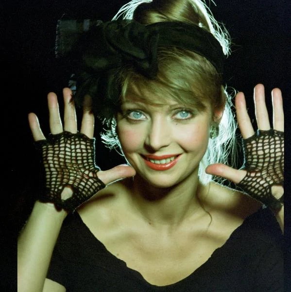 Magdalena Wołłejko, popularna aktorka kinowa i telewizyjna, kończy w środę, 27 maja, 60 lat. Była żona Piotra Polka i gwiazda serialu "Samo Życie" znana jest także pod pseudonimem...Meggie W. Wrightt!