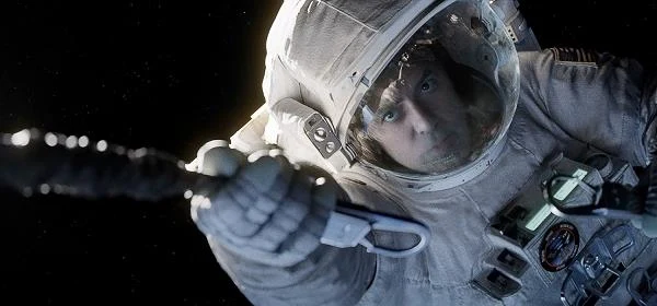 W filmie "Grawitacja" (2013) George Clooney zagrał astronautę Matta Kowalskiego. Produkcja tak zachwyciła Amerykańską Agencję Kosmiczną NASA, że przesłała na ręce twórców specjalne gratulacje. Obraz docenili też członkowie Akademiki Filmowej - "Grawitacja" otrzymała 7 Oscarów.