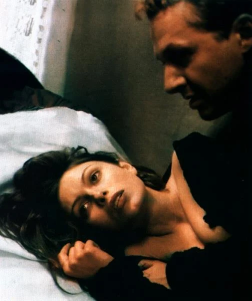 Najważniejszym momentem jej skromnej filmografii jest jednak "Szamanka", która powstała według scenariusza znanej pisarki Manueli Gretkowskiej. Film od początku wzbudzał wiele kontrowersji, głównie za względu na odważne sceny erotyczne.