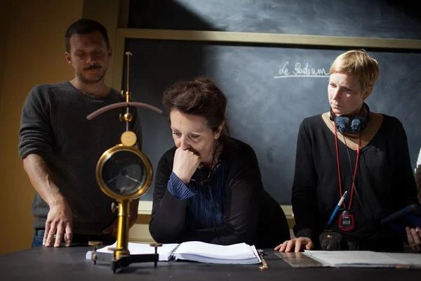 Jak zaznaczył producent Mikołaj Pokromski, film nie będzie "kolejną retrospekcją imponującego życia i dokonań naukowych Marii Skłodowskiej-Curie", lecz "pierwszym tak intymnym portretem tej niezwykłej kobiety". "Będzie to opowieść o jej smutkach i radościach, chwilach triumfu, jak i porażkach nie tylko w świecie nauki, ale przede wszystkim w jej życiu prywatnym i rodzinnym" - wyjaśnił Pokromski - fot. Grzegorz Hartfiel Jak zaznaczył producent Mikołaj Pokromski, film nie będzie "kolejną retrospekcją imponującego życia i dokonań naukowych Marii Skłodowskiej-Curie", lecz "pierwszym tak intymnym portretem tej niezwykłej kobiety". "Będzie to opowieść o jej smutkach i radościach, chwilach triumfu, jak i porażkach nie tylko w świecie nauki, ale przede wszystkim w jej życiu prywatnym i rodzinnym" - wyjaśnił Pokromski - fot. Grzegorz Hartfiel