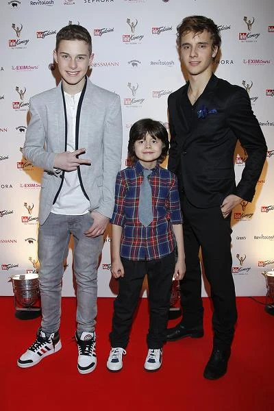 W "rodzince.pl" występuje już 4 lata. Serialowymi braćmi Zdrójkowskiego są 11-letni Mateusz Pawłowski oraz Maciej Musiał, który w tym roku skończył 20 lat.