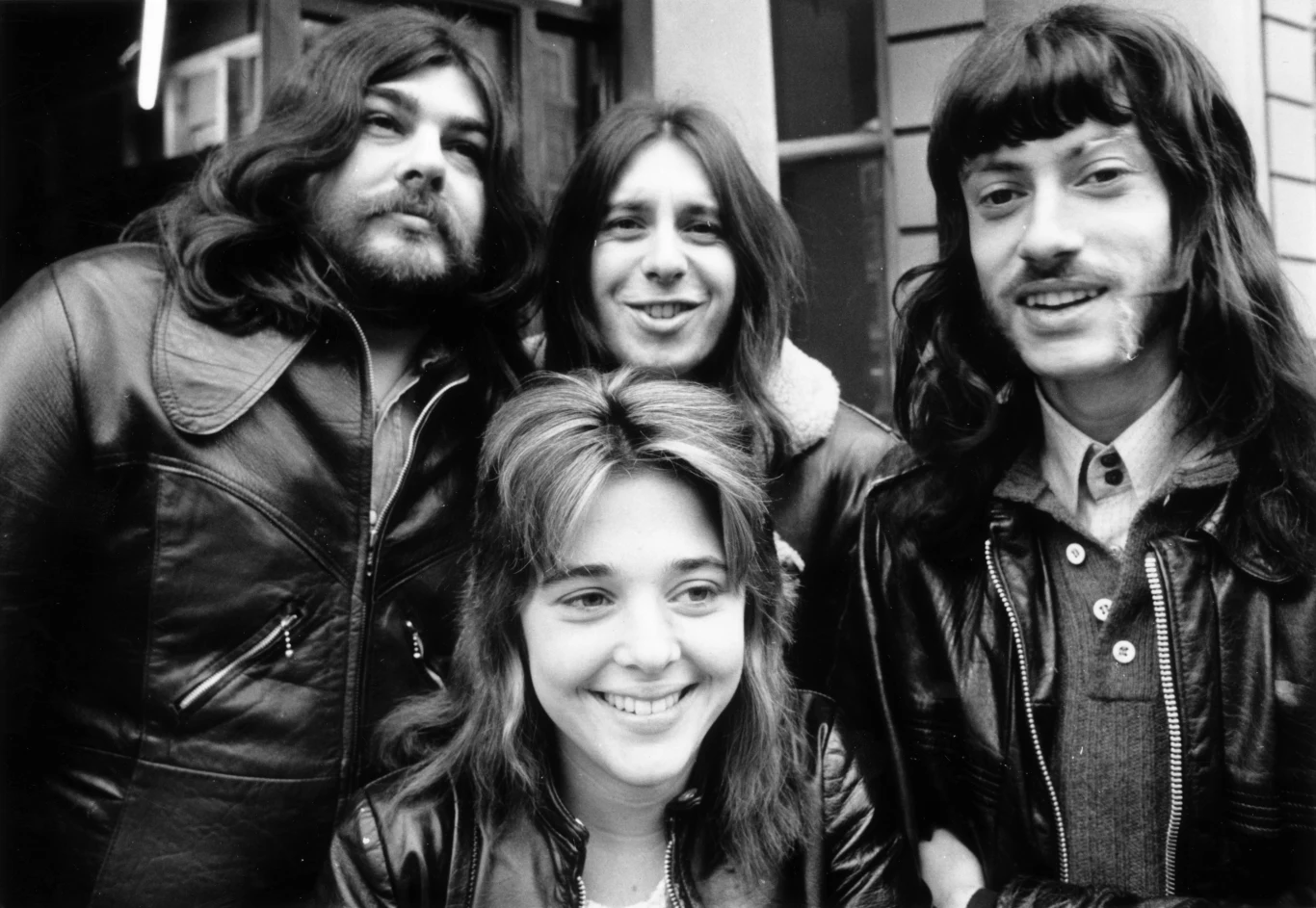 Następnie dziewczyny zmieniły nazwę na Cradle i działały przez 2 lata. Faktyczny rozpad zespołu nastąpił po przeprowadzce Quatro do Wielkiej Brytanii w 1971 roku 