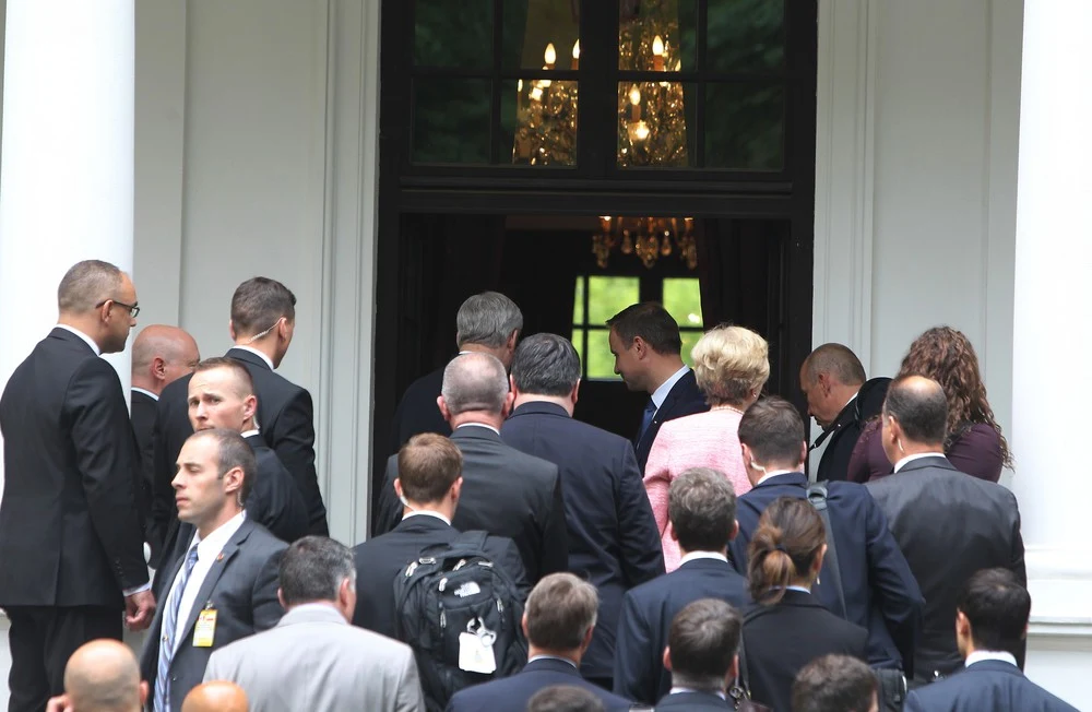 Prezydent elekt Andrzej Duda przed spotkaniem w Pałacyku na Foksal w Warszawie z przebywającym z wizytą w Polsce premierem Kanady Stephenem Harperem