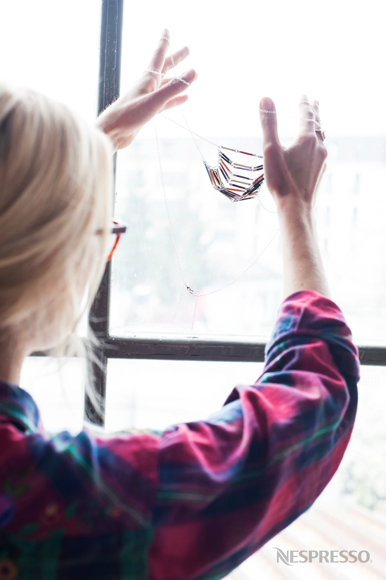 Projektantka mody Małgorzata Bochenek (BOHO) nadała kapsułkom Nespresso drugie życie Projektantka mody Małgorzata Bochenek (BOHO) nadała kapsułkom Nespresso drugie życie