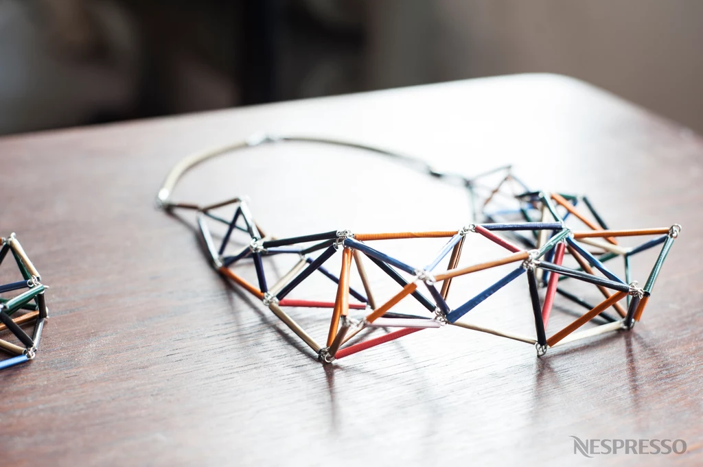 Projektantka mody Małgorzata Bochenek (BOHO) nadała kapsułkom Nespresso drugie życie Projektantka mody Małgorzata Bochenek (BOHO) nadała kapsułkom Nespresso drugie życie