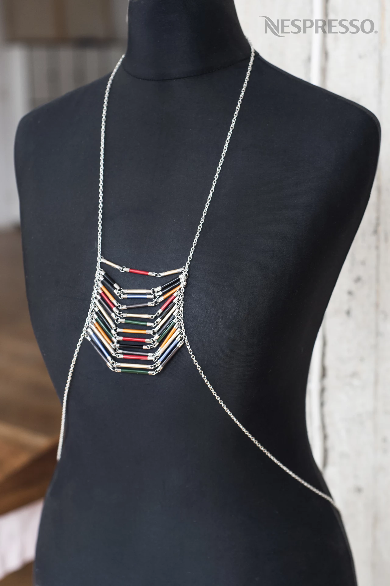 Projektantka mody Małgorzata Bochenek (BOHO) nadała kapsułkom Nespresso drugie życie Projektantka mody Małgorzata Bochenek (BOHO) nadała kapsułkom Nespresso drugie życie