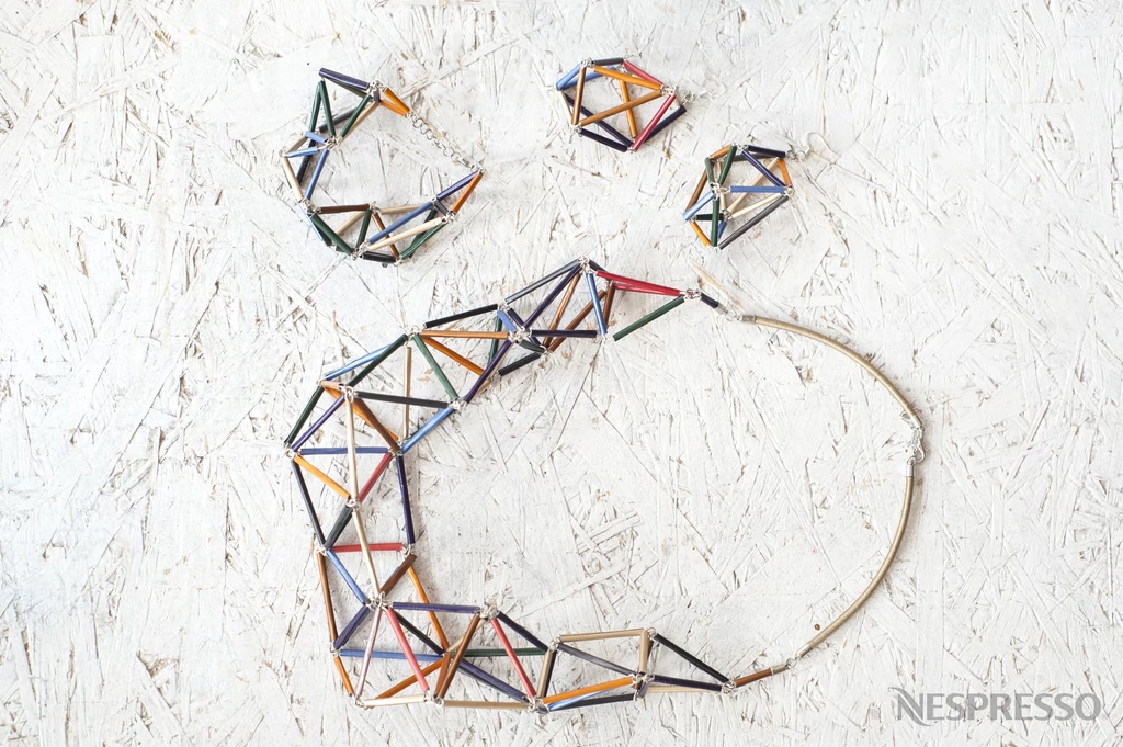 Projektantka mody Małgorzata Bochenek (BOHO) nadała kapsułkom Nespresso drugie życie Projektantka mody Małgorzata Bochenek (BOHO) nadała kapsułkom Nespresso drugie życie
