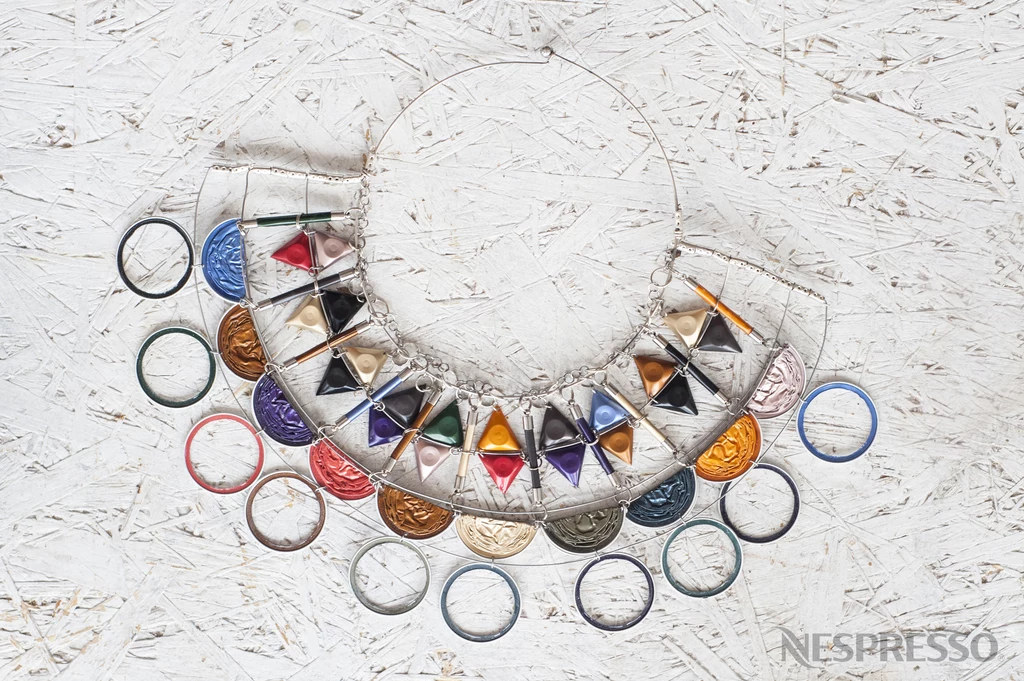 Projektantka mody Małgorzata Bochenek (BOHO) nadała kapsułkom Nespresso drugie życie Projektantka mody Małgorzata Bochenek (BOHO) nadała kapsułkom Nespresso drugie życie