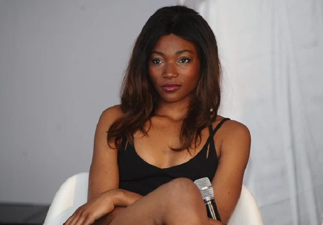 Osi Ugonoh na wernisażu marki Triumph Osi Ugonoh na wernisażu marki Triumph